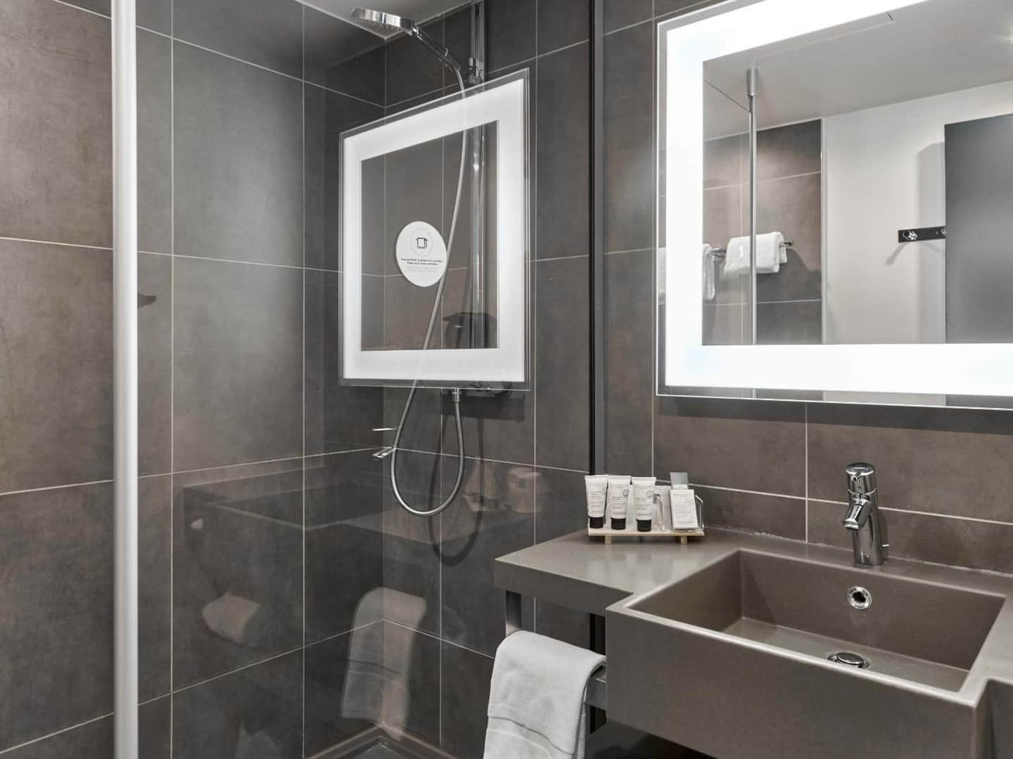B&B Hôtel Cergy Port