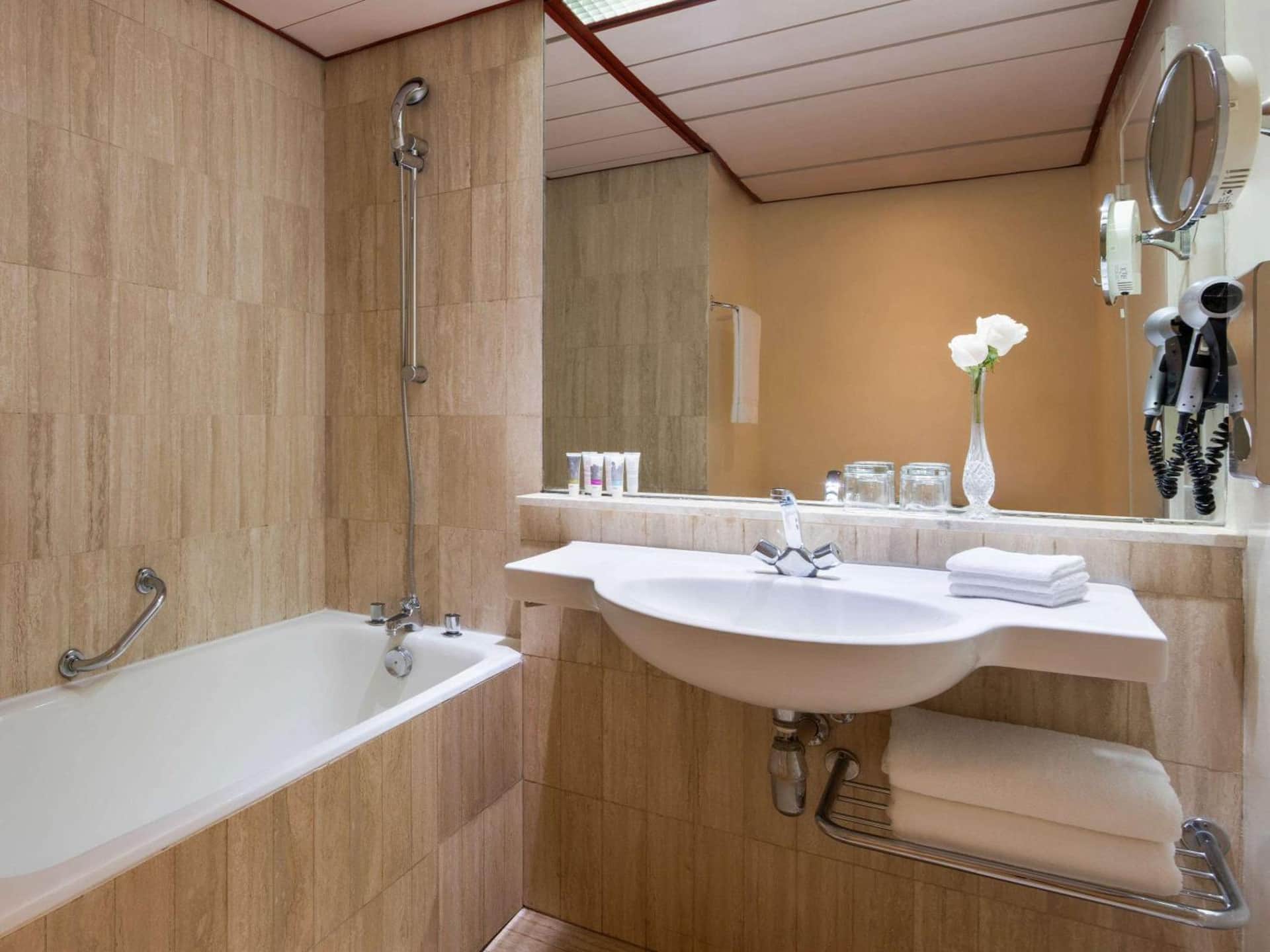 Treffen House Hotel