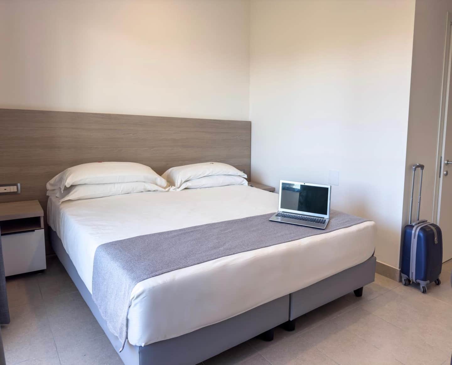 Simon Hotel Aprilia