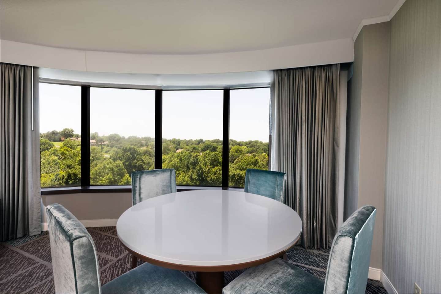 DoubleTree by Hilton Tulsa - Warren Place