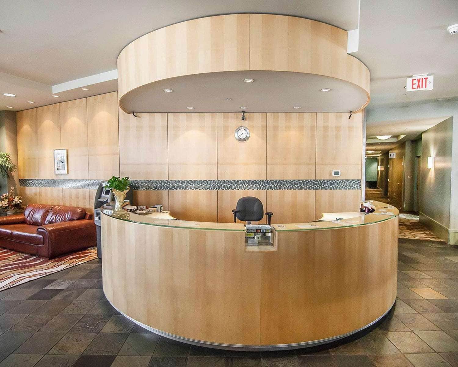 Comfort Hotel Vancouver Airport