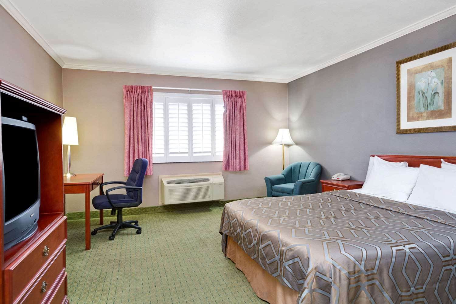 Days Inn by Wyndham West Covina