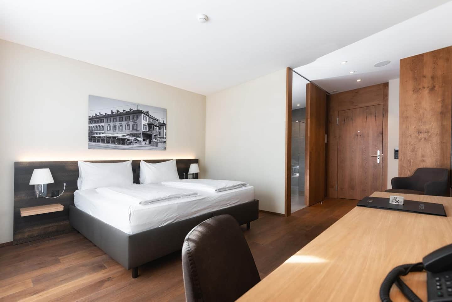 Hotel one66