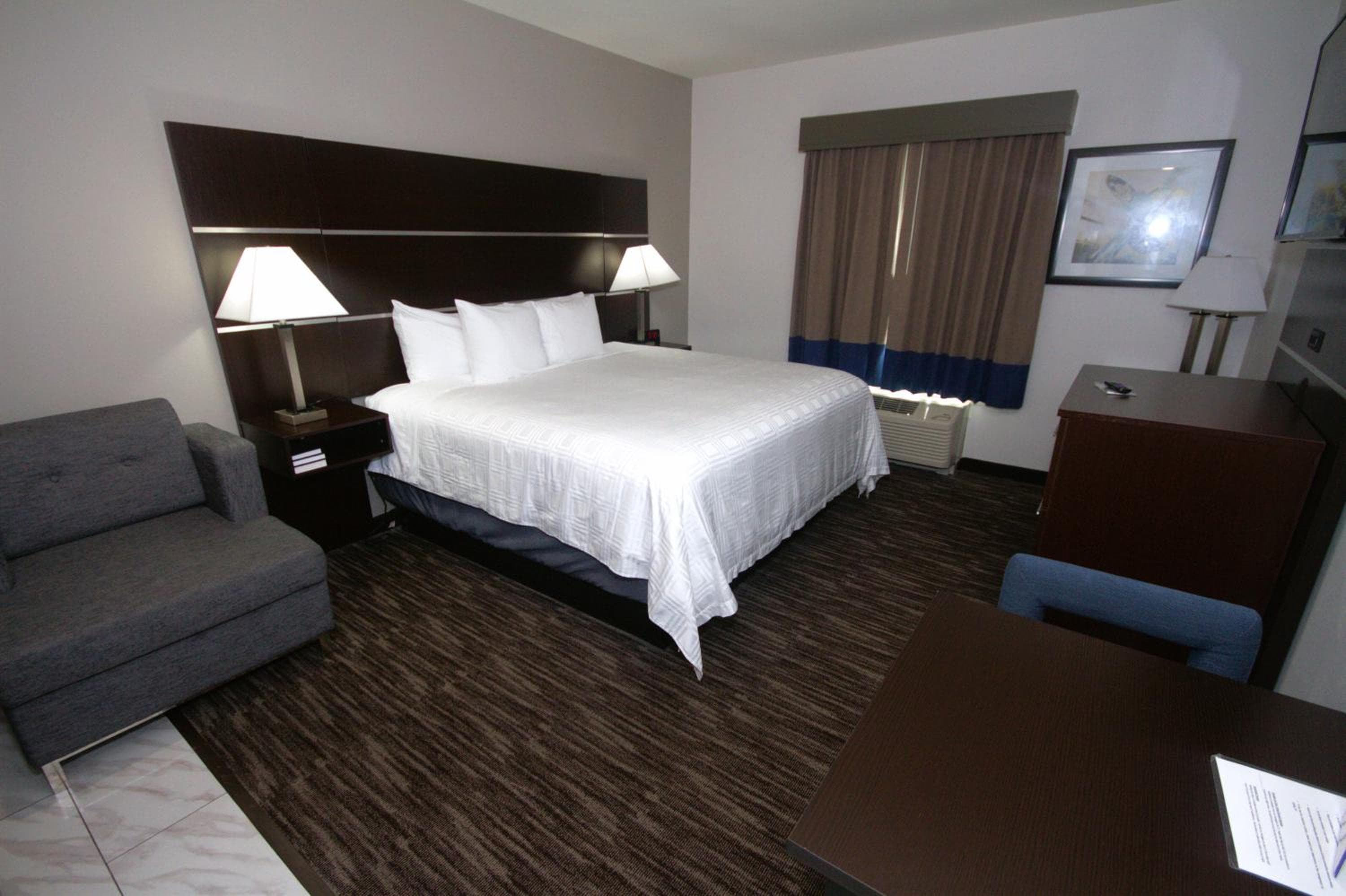 Atrium Hotel & Suites DFW Airport