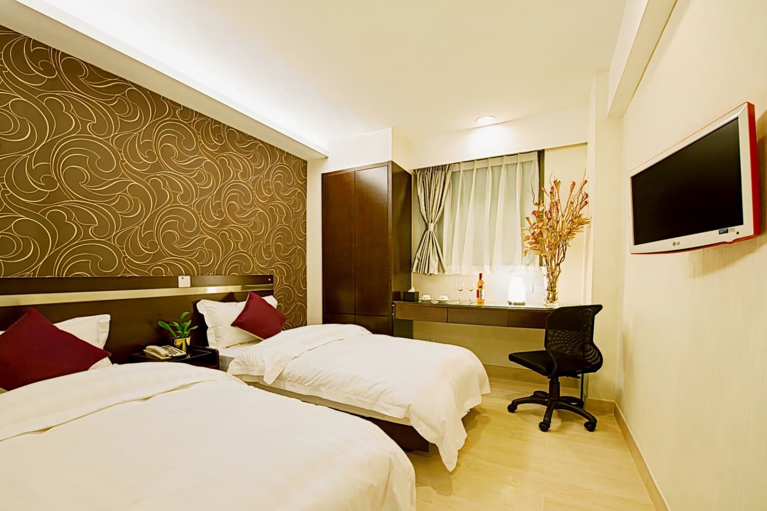 Minimal Hotel Bazaar