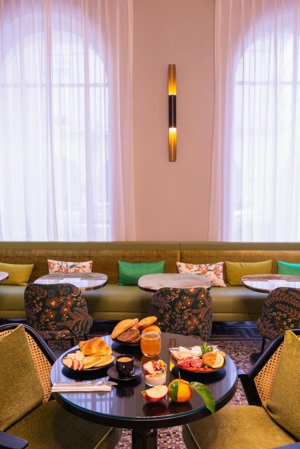 Leonardo Boutique Paris Opera