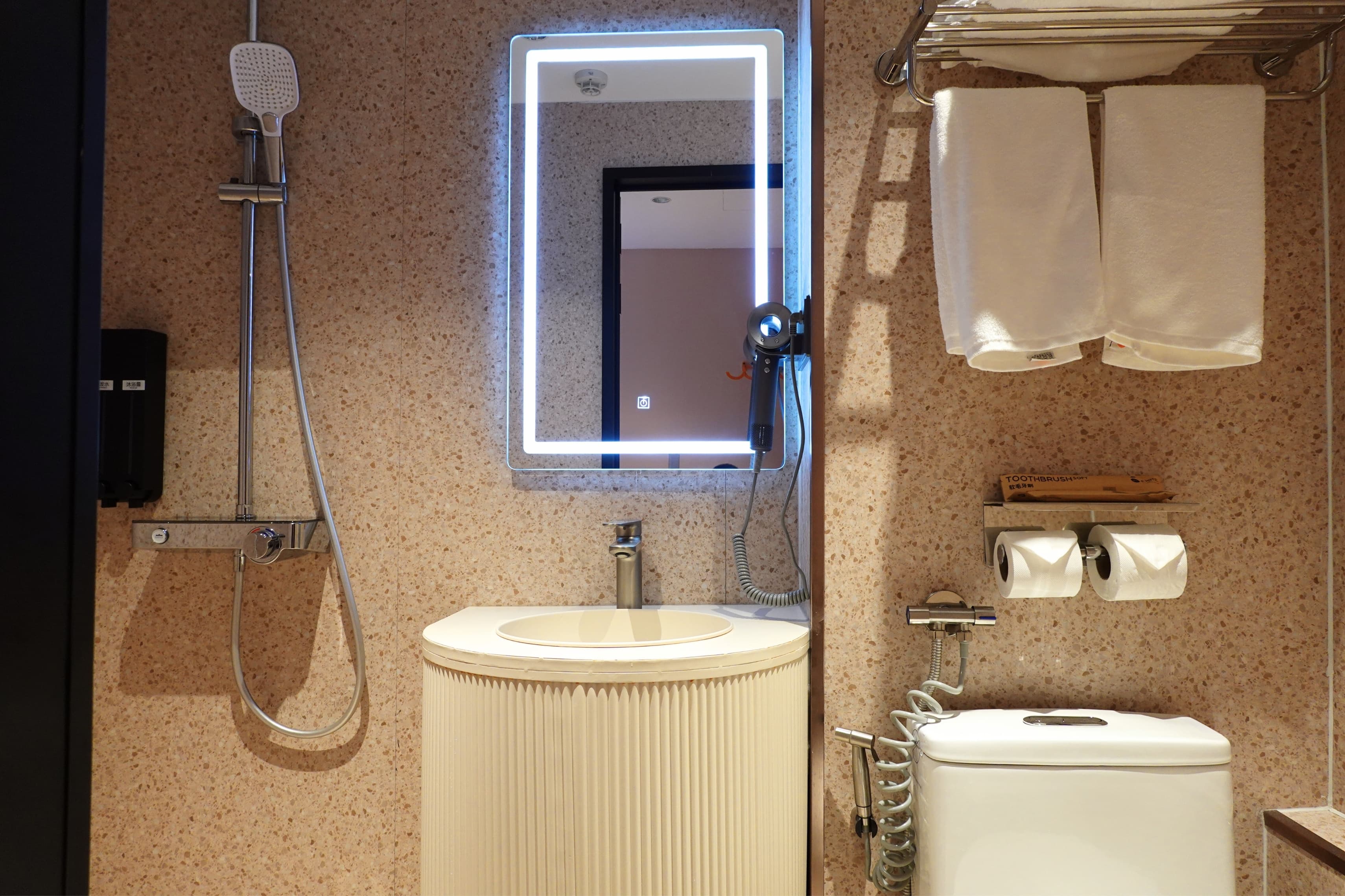 A Hotel Farrer Park - Newly Renovated