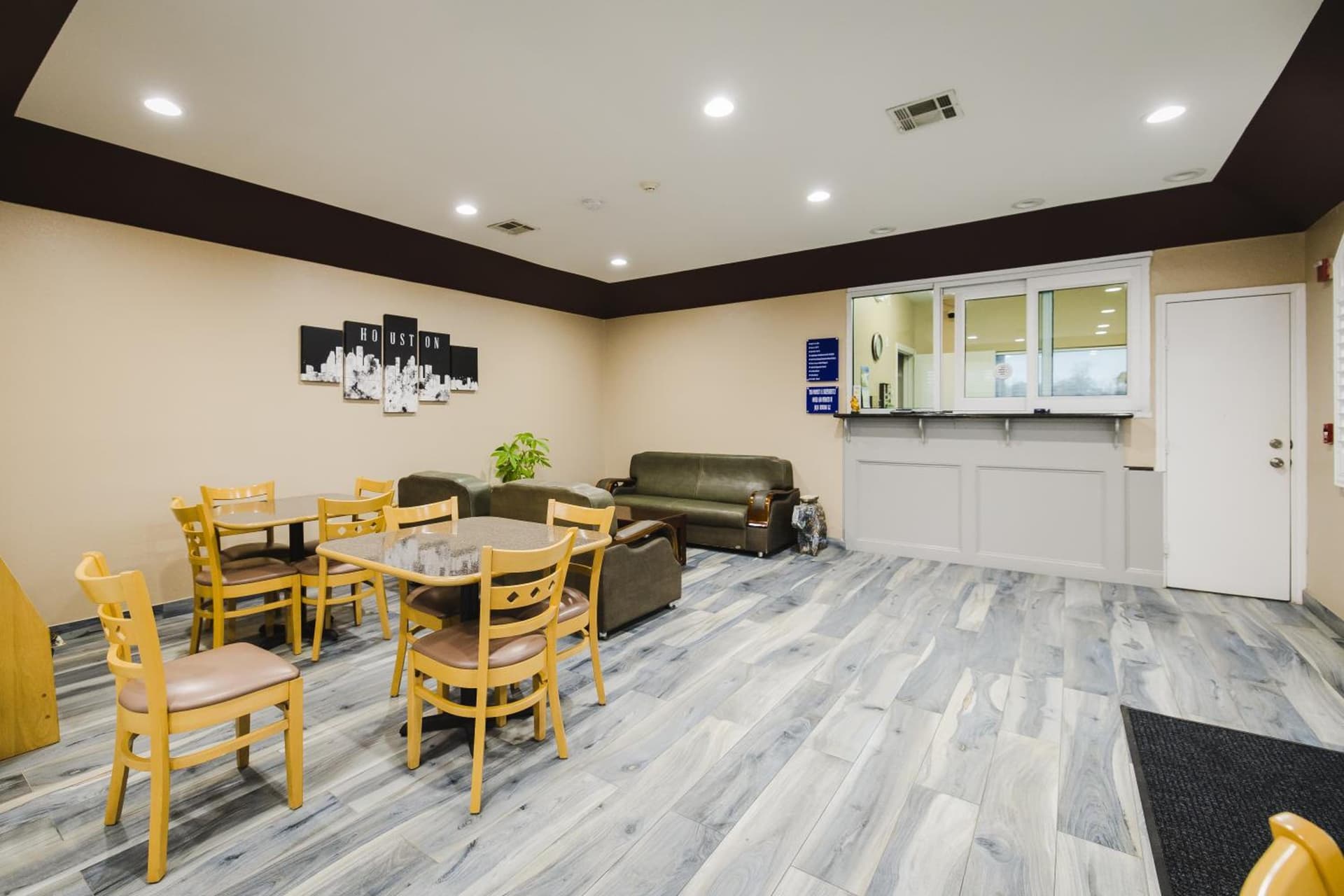 Sapphire Inn & Suites