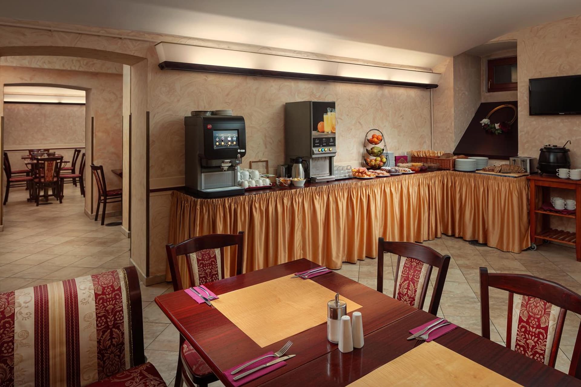 Amigo City Centre Hotel