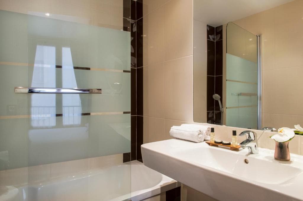 Hôtel du Théâtre by Patrick Hayat