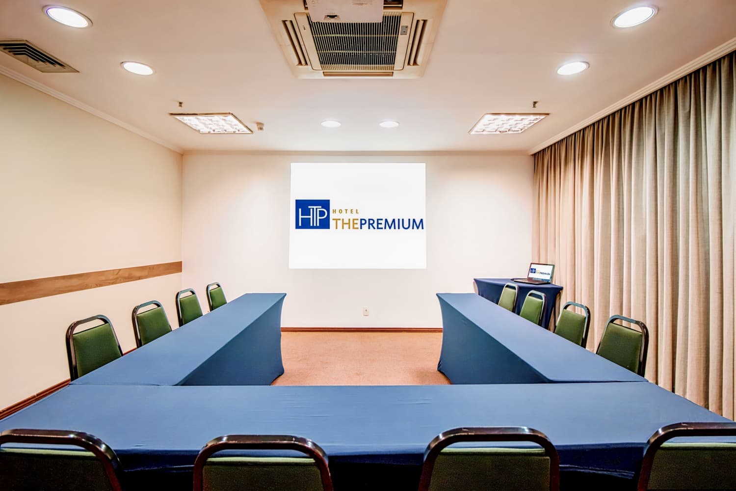 Hotel the Premium