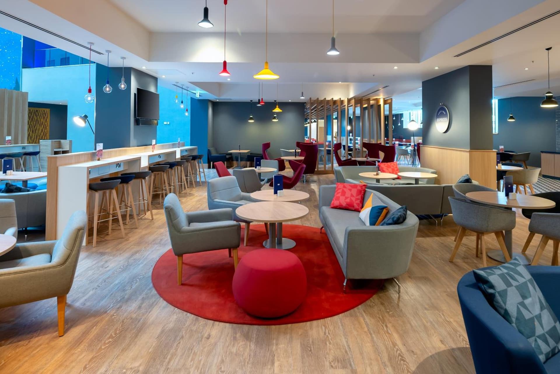 Holiday Inn Express London Heathrow T4, an IHG Hotel