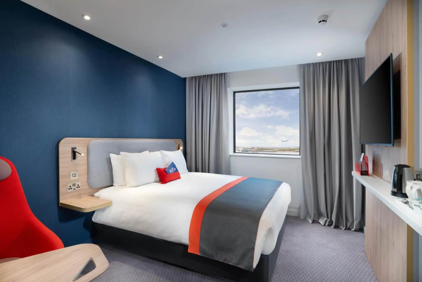 Holiday Inn Express London Heathrow T4, an IHG Hotel