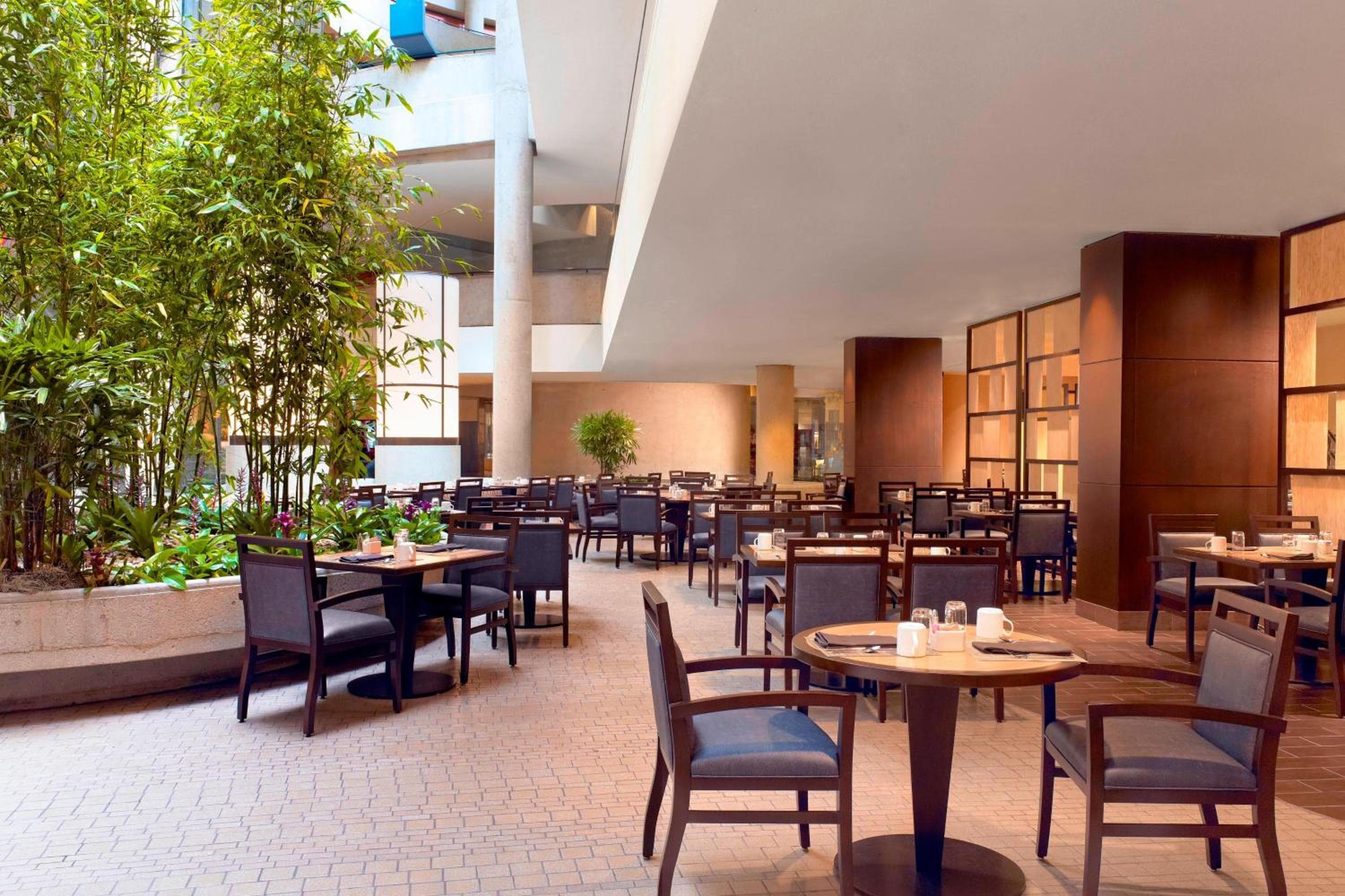 The Westin Bonaventure Hotel & Suites, Los Angeles