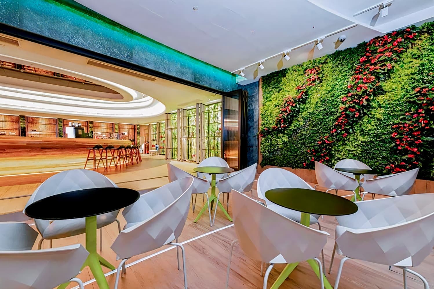 Oasis Avenue - a GDH Hotel