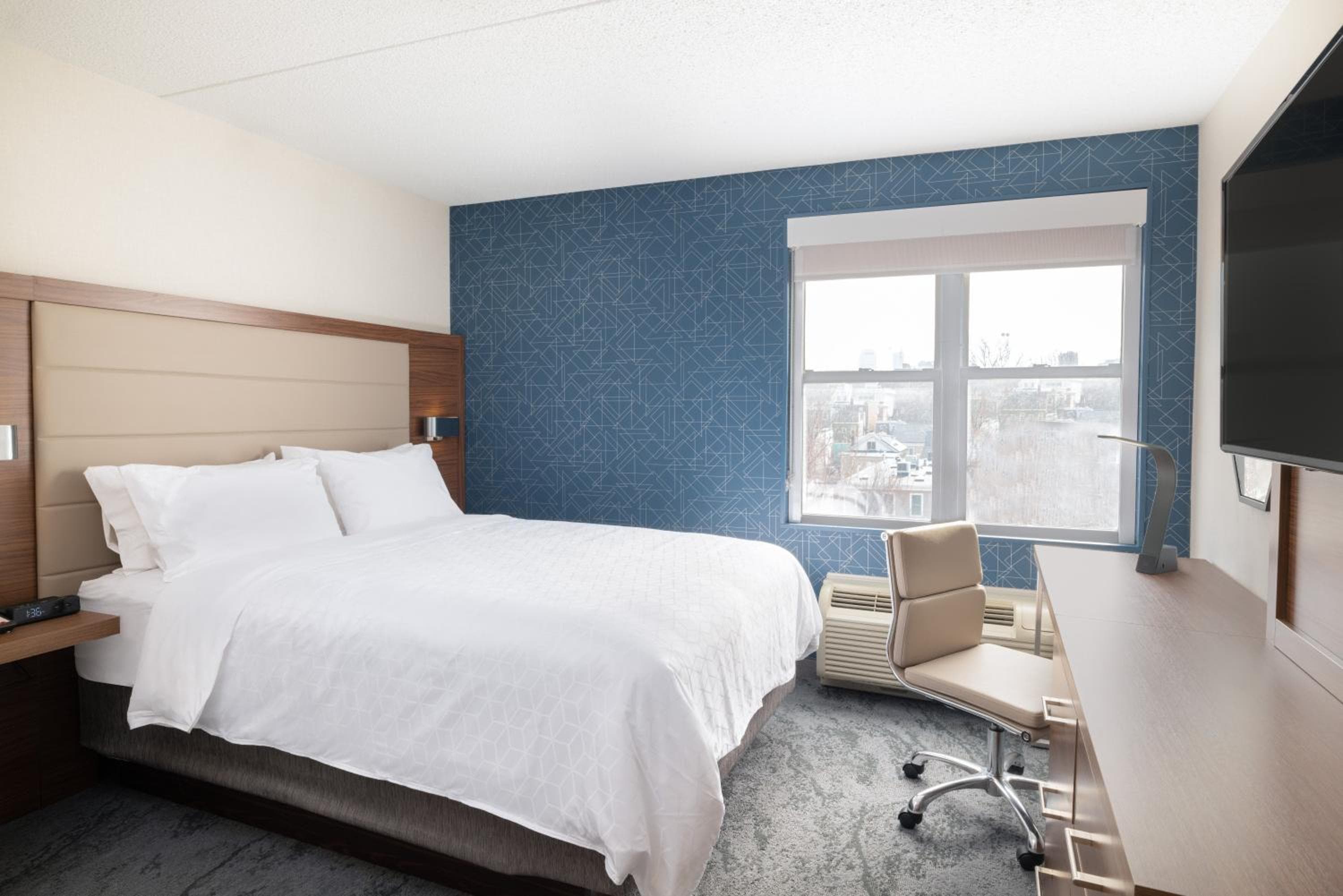 Holiday Inn Express & Suites Boston - Cambridge