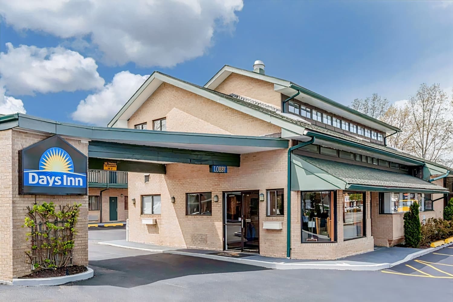 Days Inn by Wyndham Woodbury Long Island