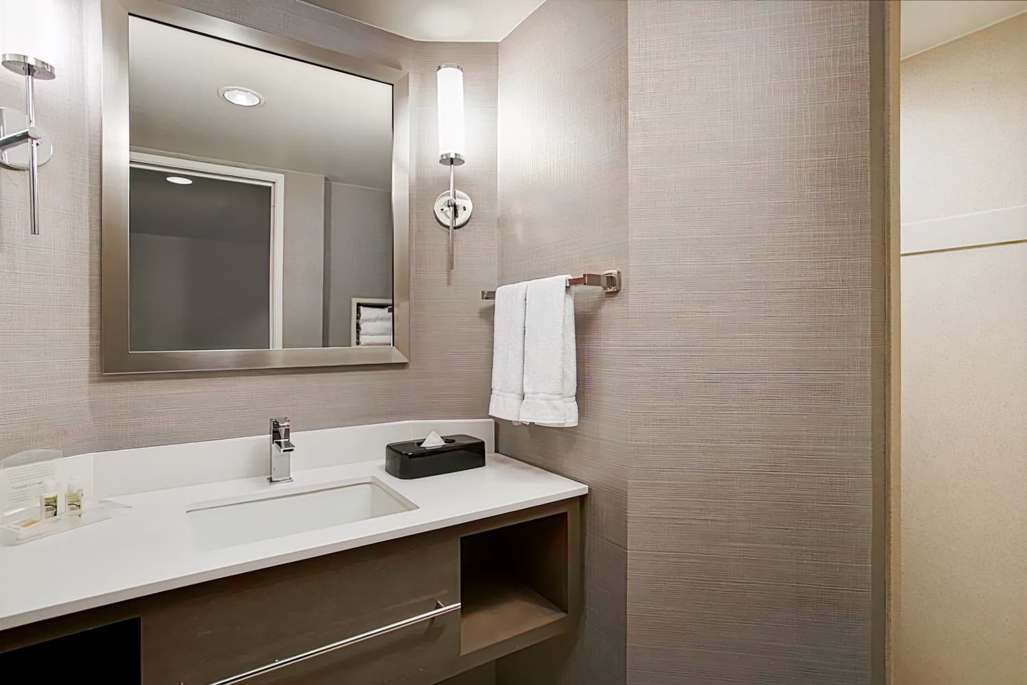 Holiday Inn Grand Rapids Airport