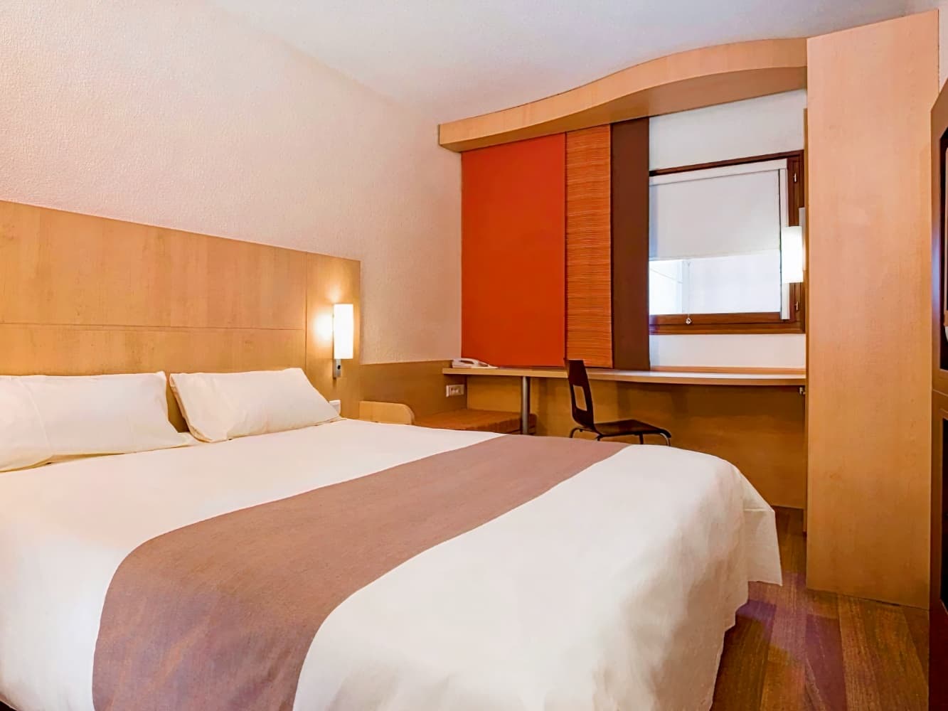 ibis Orange Centre Échangeur A7 A9