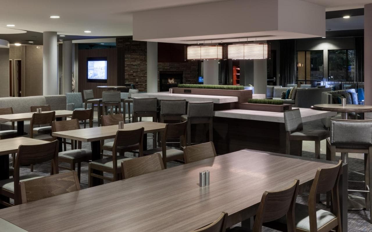 Courtyard Santa Clarita Valencia