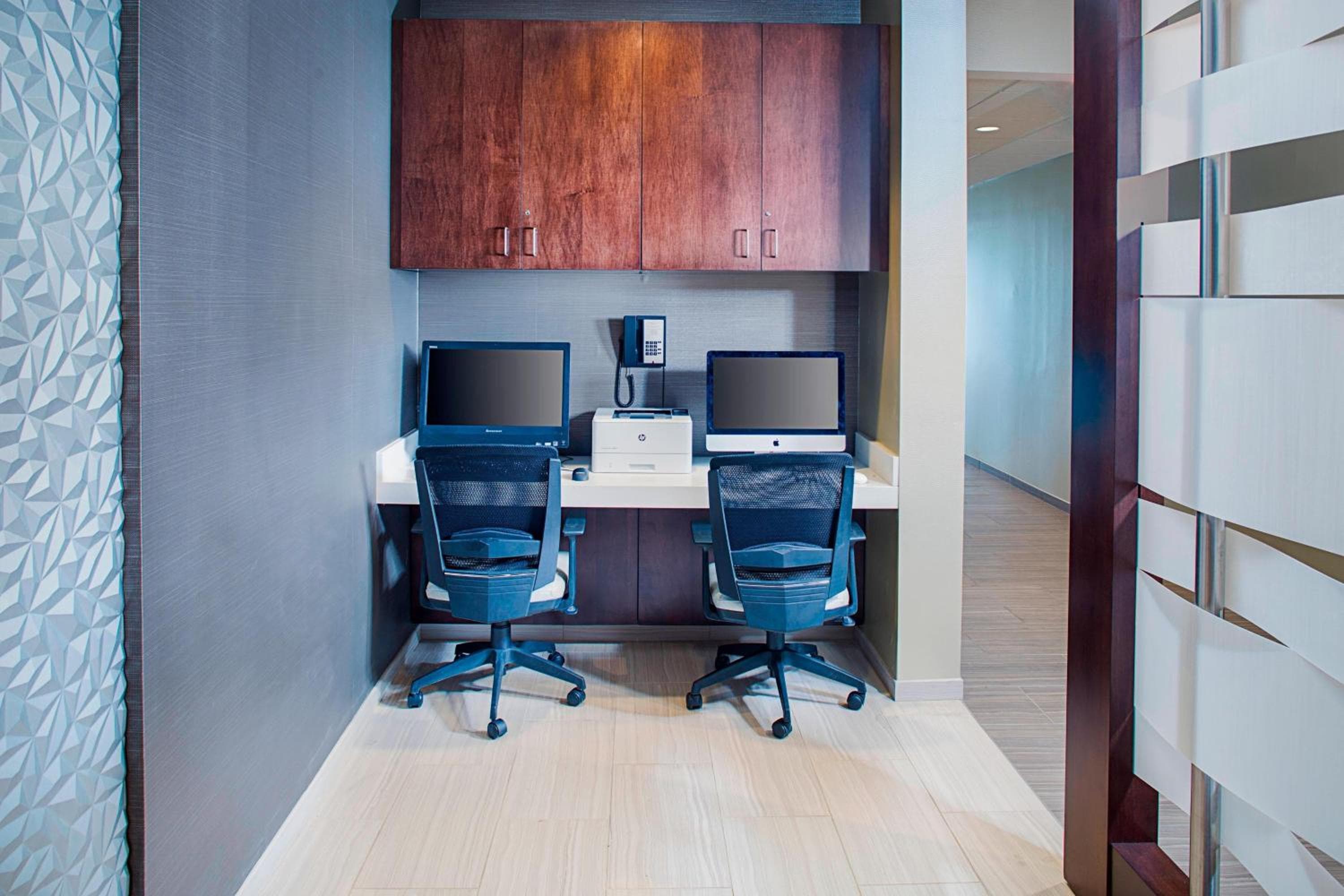 SpringHill Suites by Marriott Carle Place Garden City