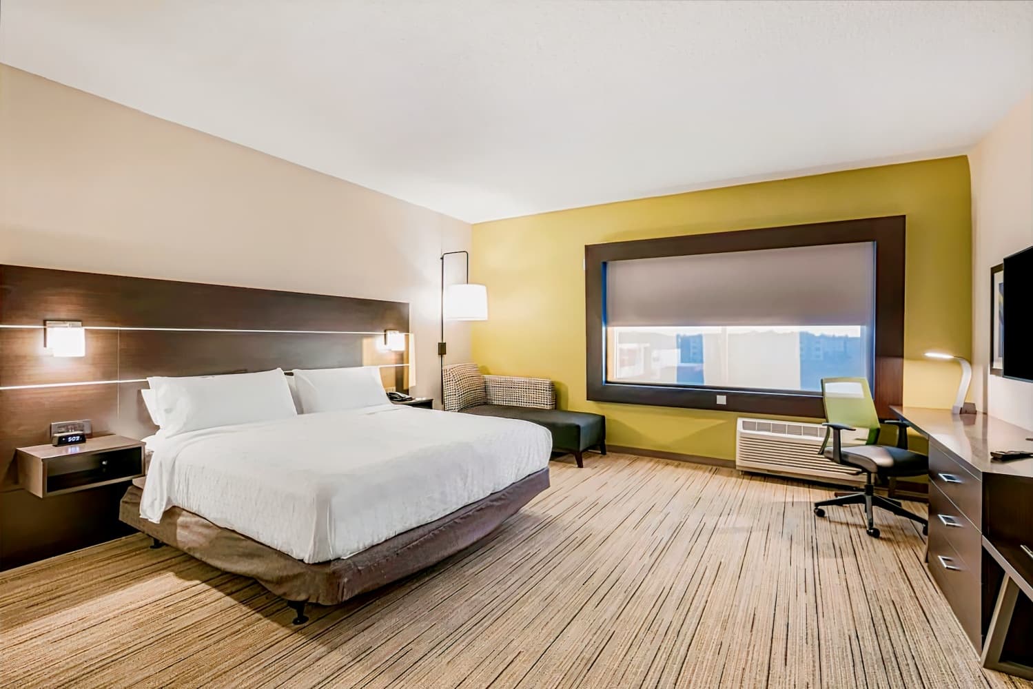 Holiday Inn Express & Suites - Jacksonville - Town Center