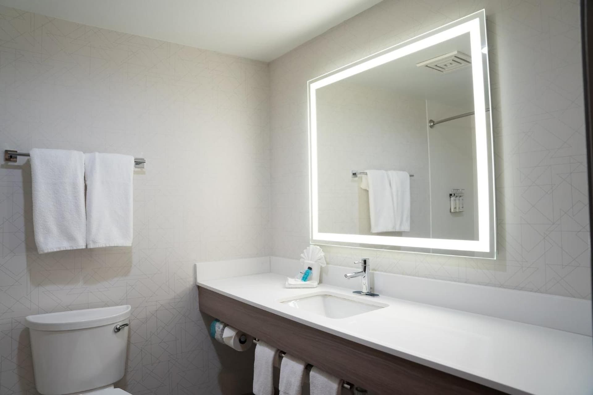Holiday Inn Express & Suites West Chester by IHG