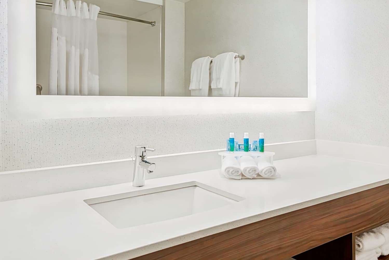 Holiday Inn Express & Suites Bentonville