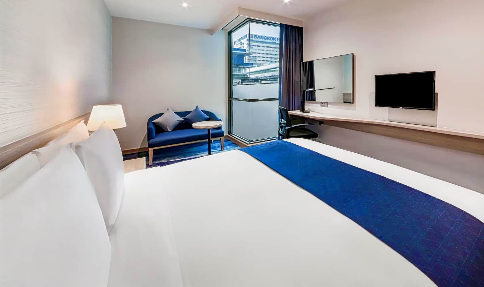 Holiday Inn Express Bangkok Soi Soonvijai, an IHG Hotel