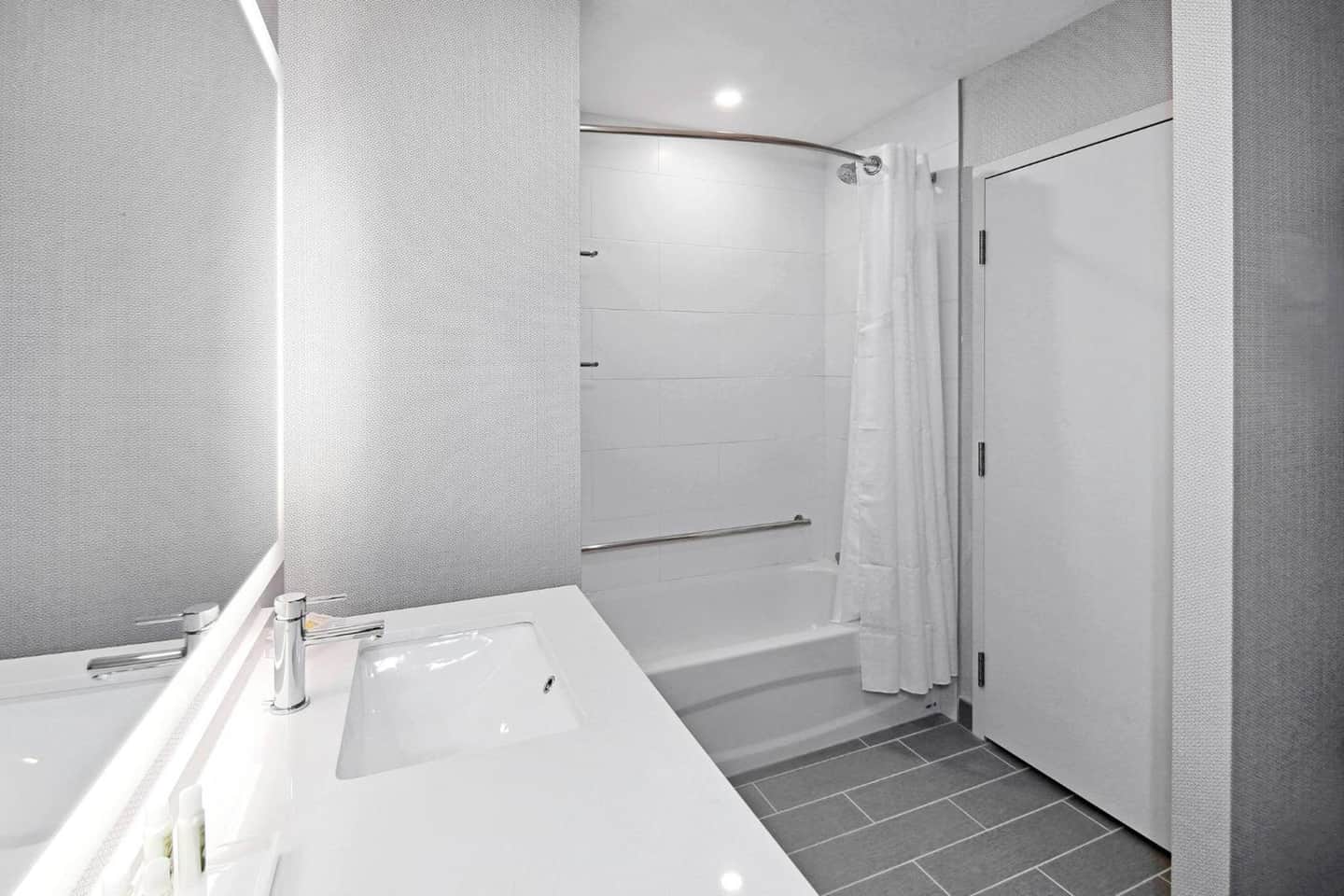 Holiday Inn & Suites Calgary Airport North by IHG