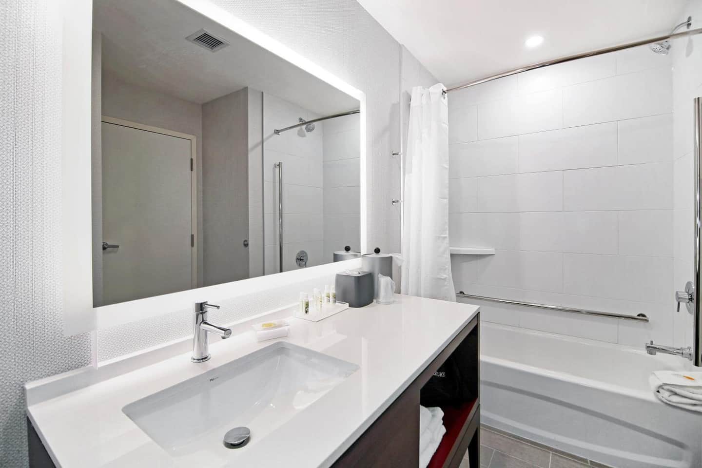 Holiday Inn & Suites Calgary Airport North by IHG