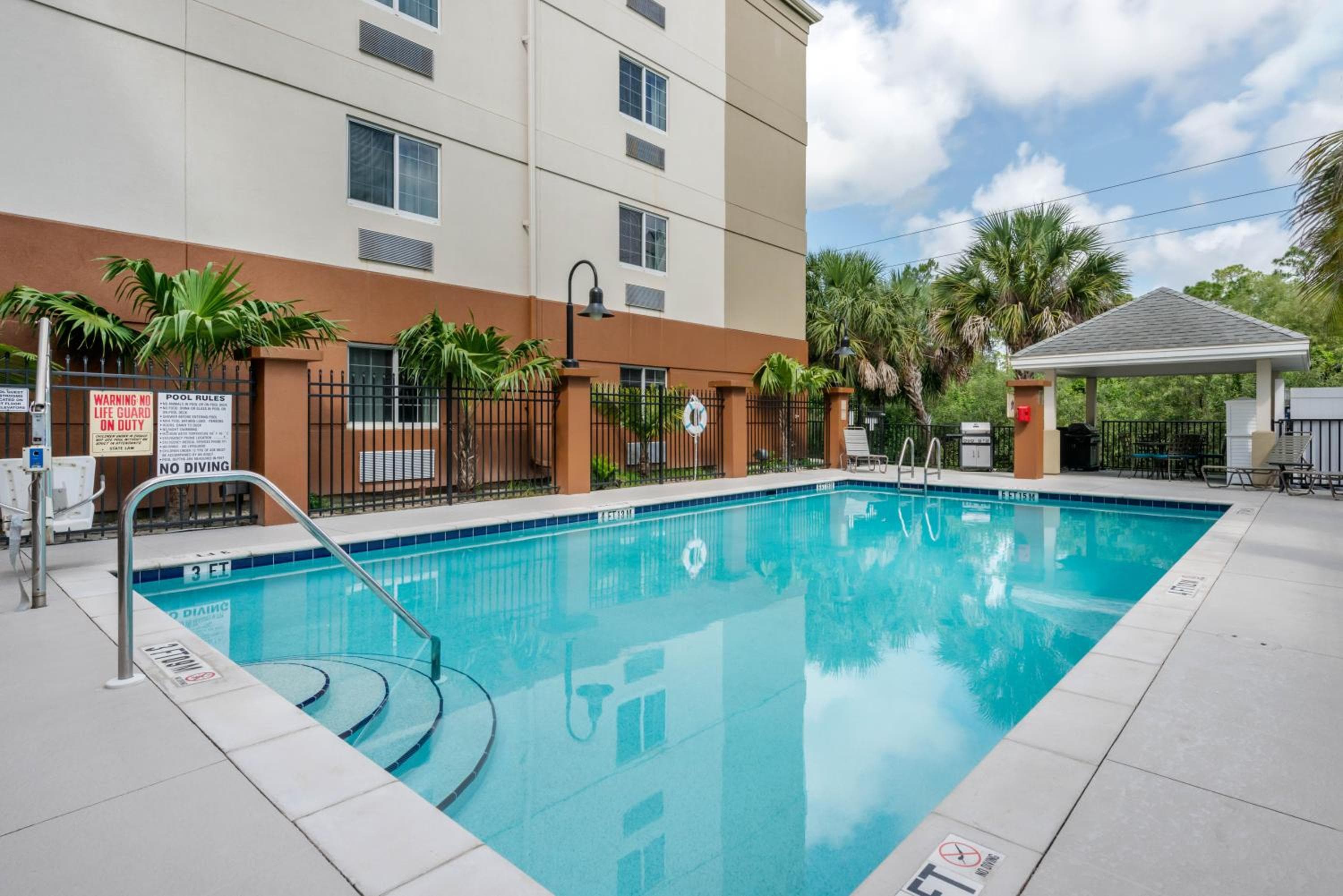 Candlewood Suites Fort Myers-Sanibel Gateway