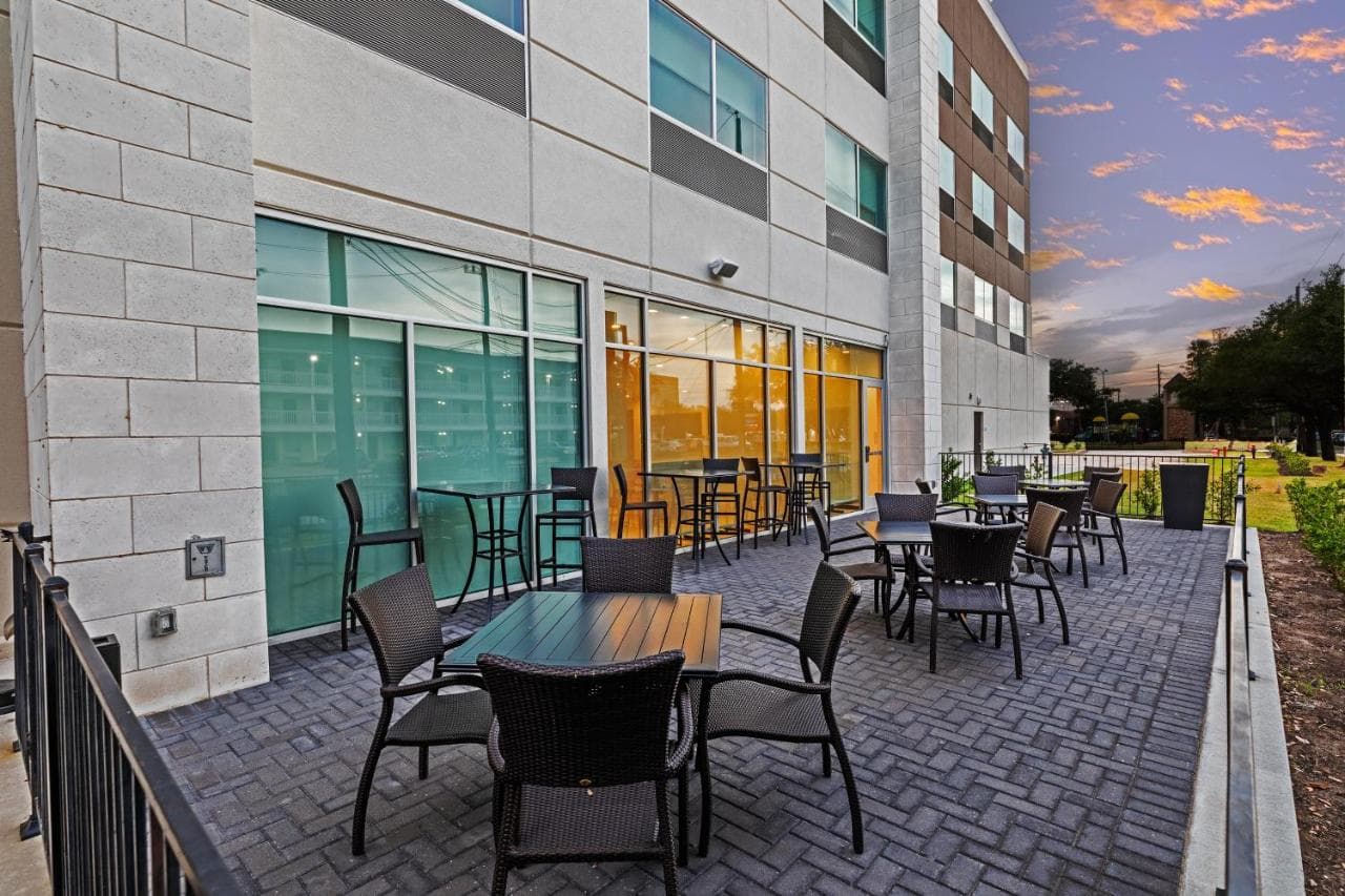 Holiday Inn Express & Suites - Stafford NW - Sugarland, an IHG Hotel
