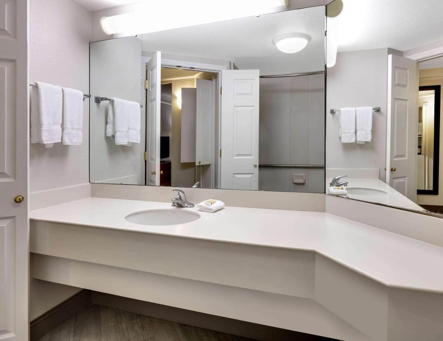La Quinta Inn & Suites by Wyndham Dallas - Addison Galleria