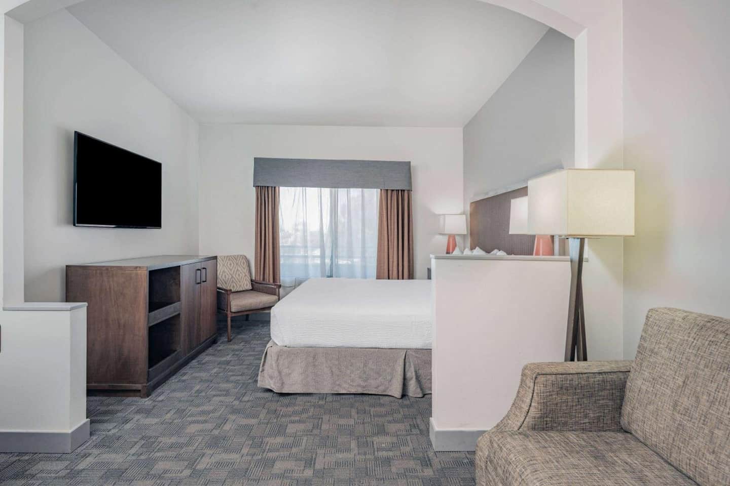 Ramada by Wyndham Bakersfield North