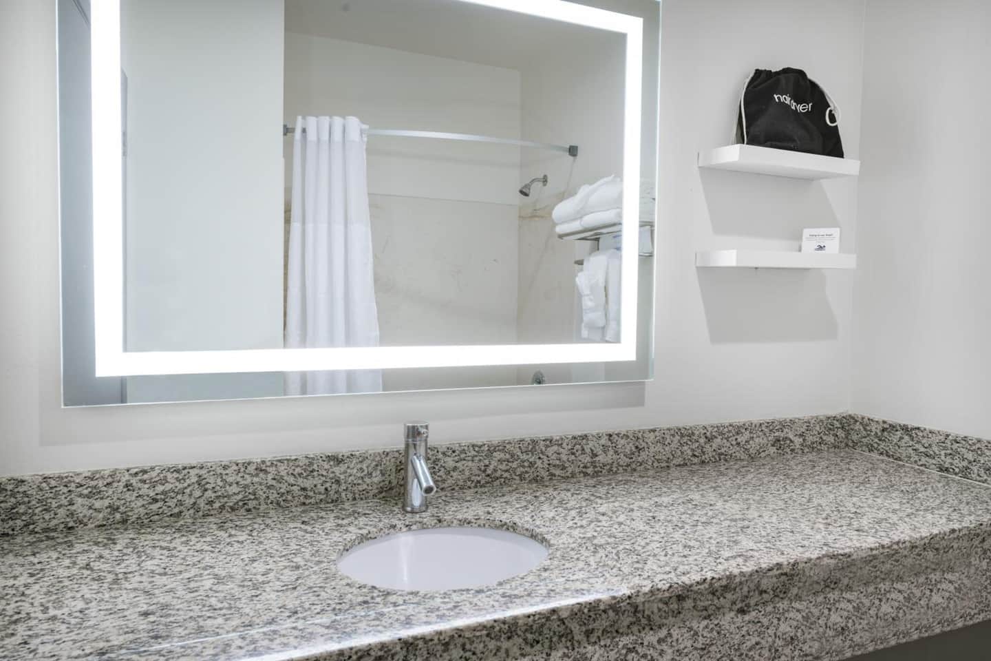 Ramada by Wyndham Bakersfield North