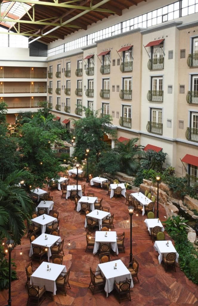 Woolley's Classic Suites Denver Airport