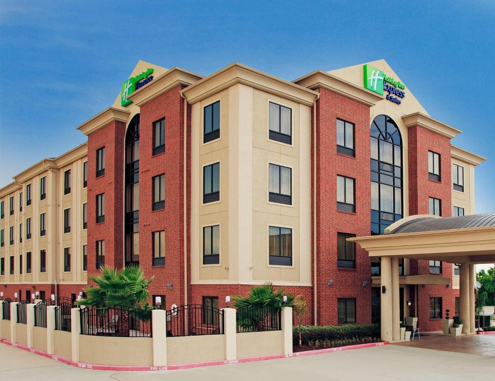 Holiday Inn Express & Suites La Porte, an IHG Hotel