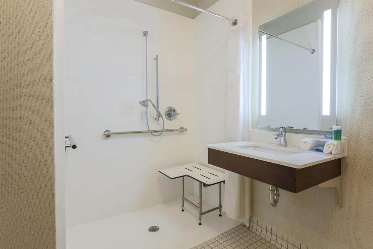 Holiday Inn Express Rochester NE - Irondequoit by IHG