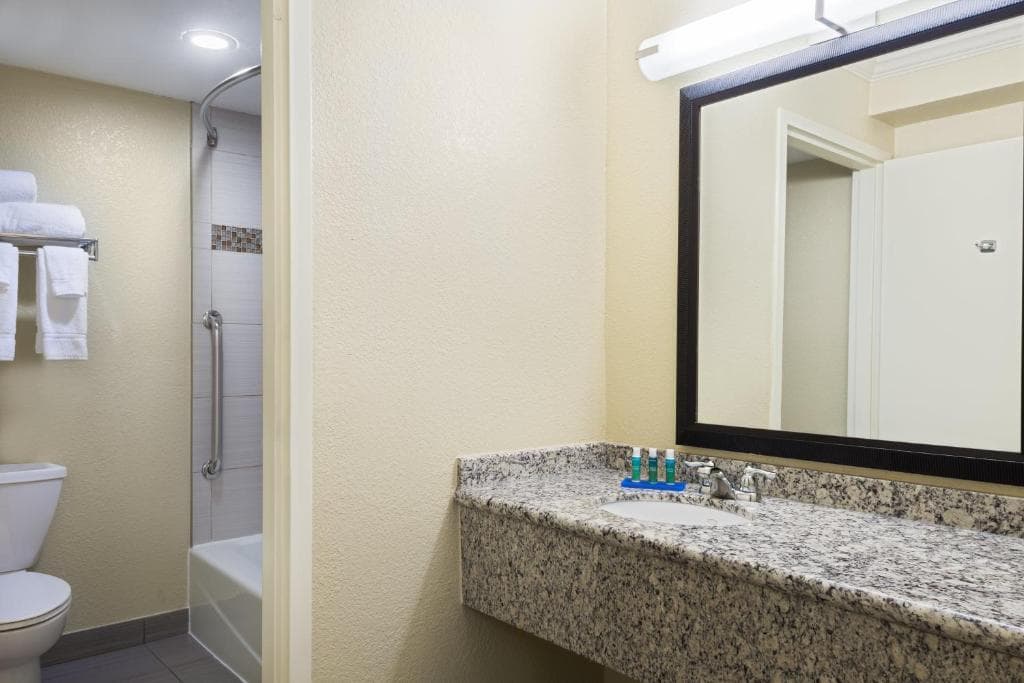 Holiday Inn Express Hotel & Suites Ft. Lauderdale-Plantation, an IHG Hotel