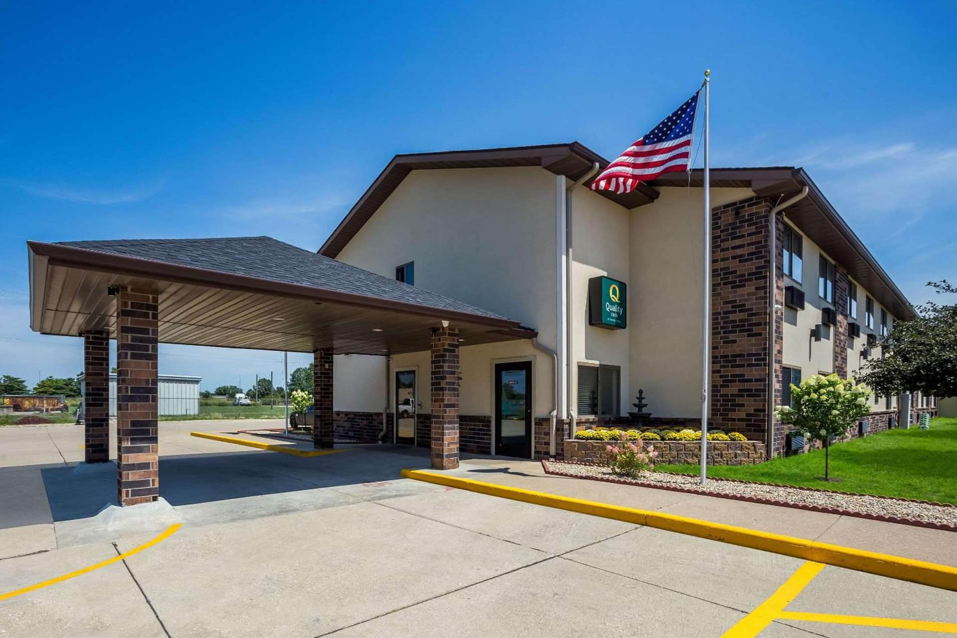 Quality Inn Galesburg near US Highway 34 and I-74