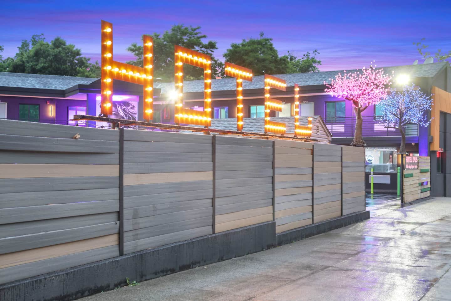 Hotel OPUS Bronx Near Bay Plaza Mall