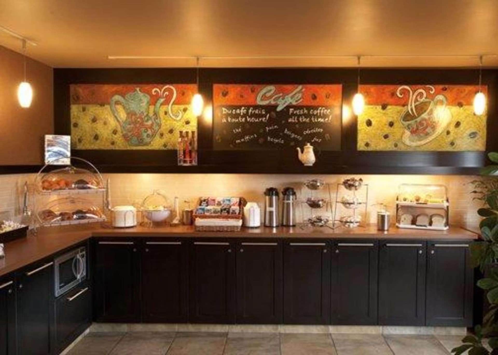 Quality Inn & Suites P.E. Trudeau Airport
