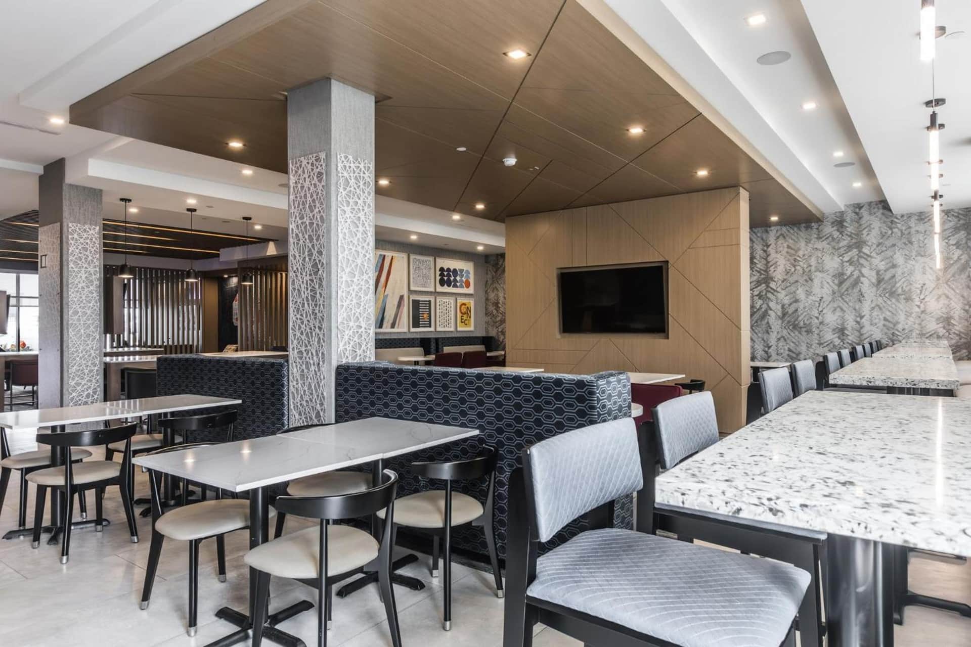 Holiday Inn Express & Suites - Toronto Airport South, an IHG Hotel