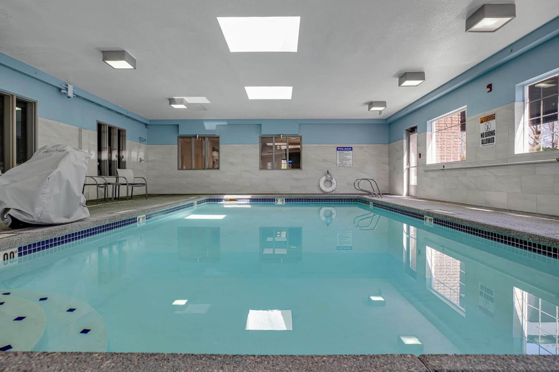 Holiday Inn Express Hotel & Suites Portland - Jantzen Beach, an IHG Hotel