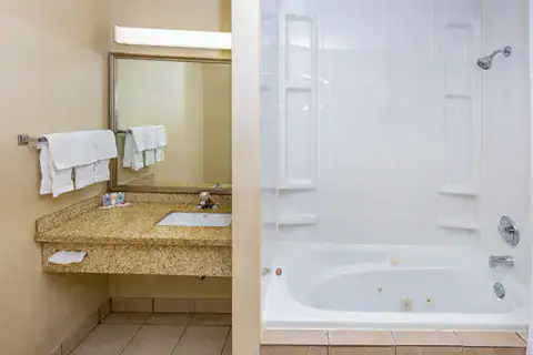 Comfort Inn & Suites Downtown Edmonton