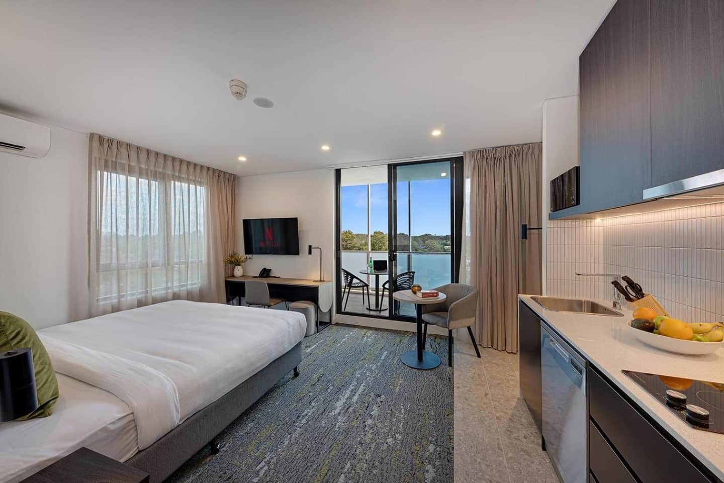 Littomore Hotel & Suites Kingswood