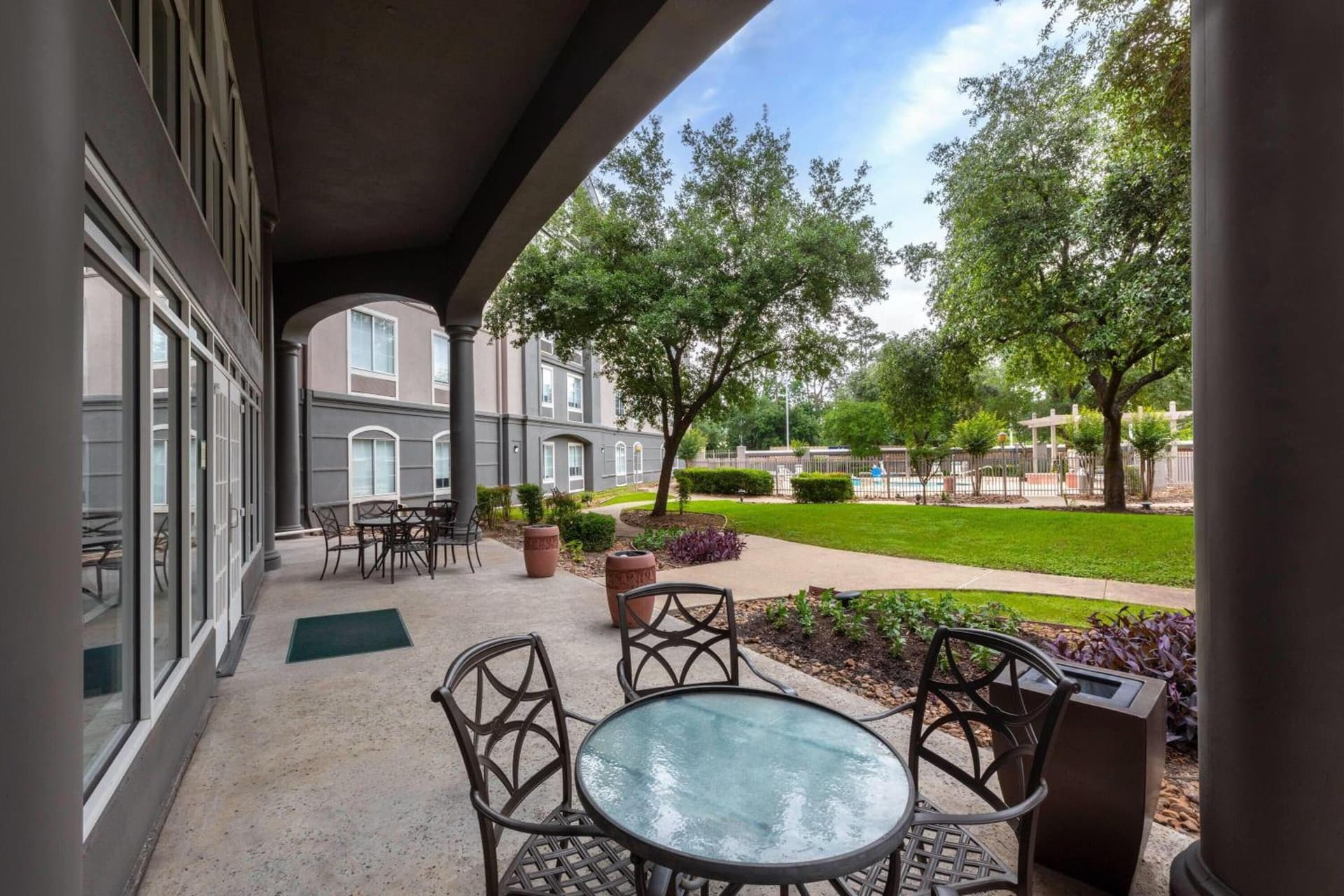 La Quinta Inn & Suites by Wyndham Houston Bush IAH South