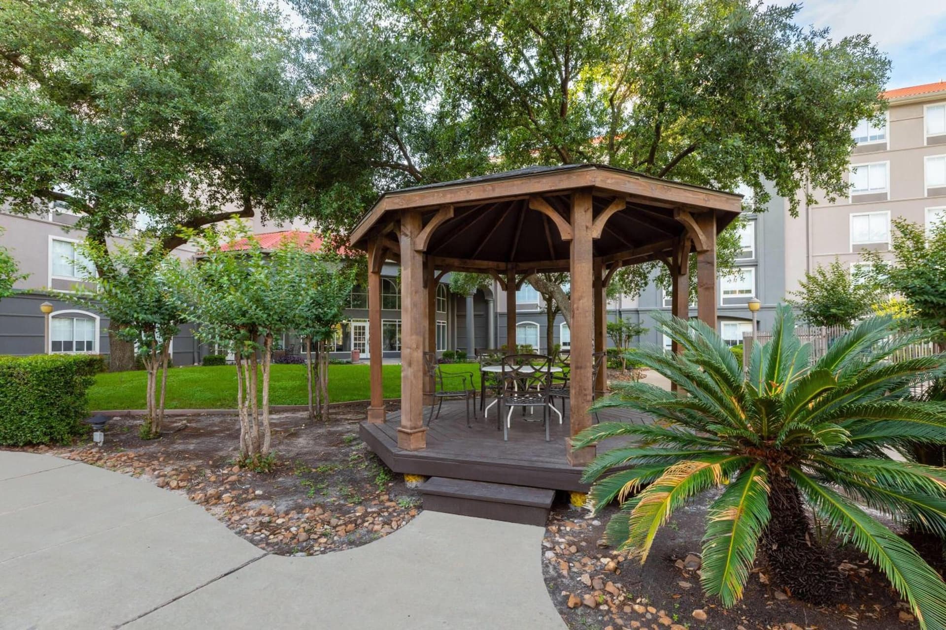 La Quinta Inn & Suites by Wyndham Houston Bush IAH South