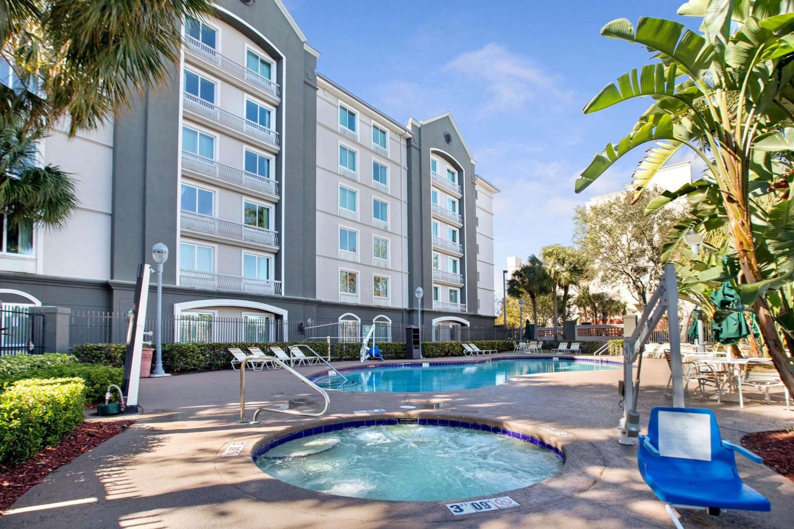 La Quinta Inn & Suites by Wyndham Ft. Lauderdale Airport